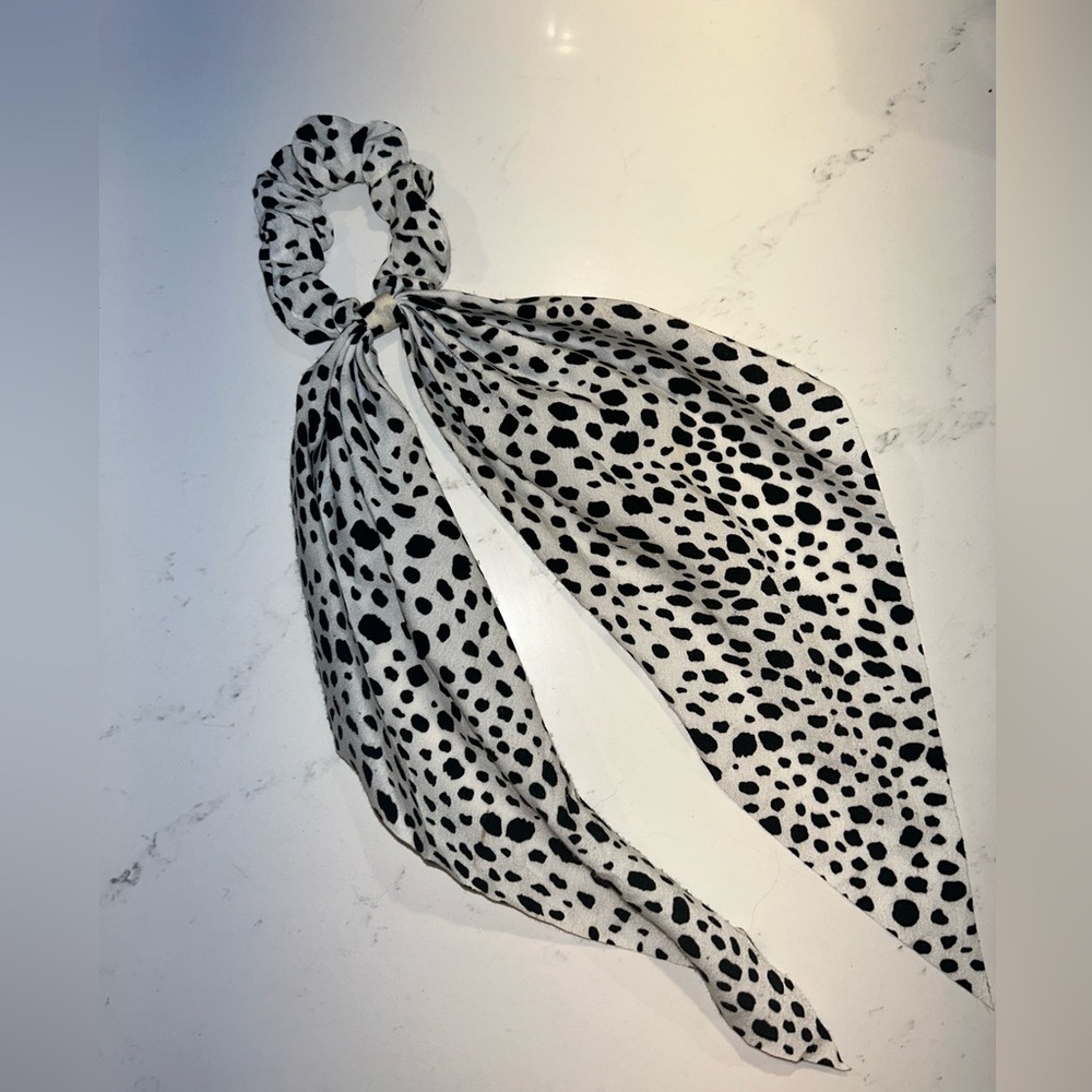 black polka dot hair tie